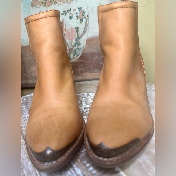 EUC Jeffrey Campbell “Cromwell” Leather Ankle Bootie in Tobacco. Size 8 - Picture 11 of 15